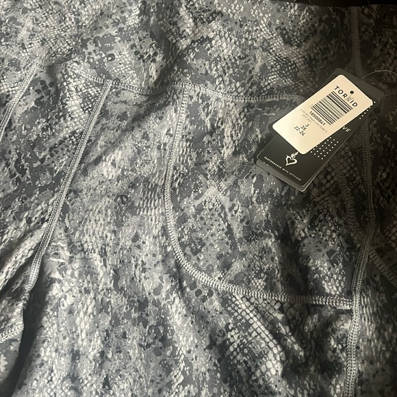 TORRID THE GYM PEOPLE Thick High Waist Yoga Pants with Pockets, Tummy Control - Picture 4 of 4